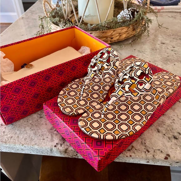 Stylish Geometric Patterned Sandals - Picture 12 of 13